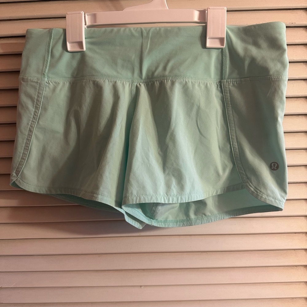 Lululemon Run Times Short II *4"
Toothpaste Size 8